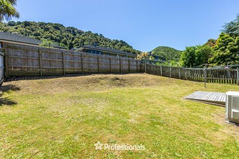 Photo of property in 23 Hartford Crescent, Totara Park, Upper Hutt, 5018