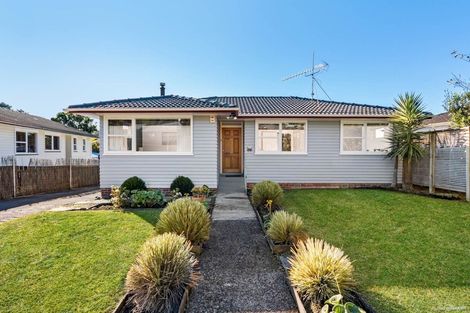 Photo of property in 5 Pendlebury Street, Green Bay, Auckland, 0604