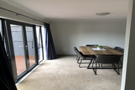 Photo of property in 52 Provence Esplanade, Te Atatu Peninsula, Auckland, 0610