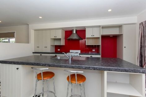 Photo of property in 11 Truby King Street, Merrilands, New Plymouth, 4312