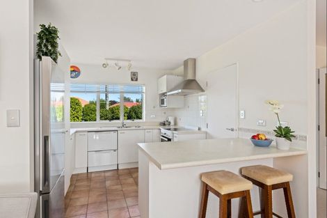 Photo of property in 94 Lakeside Drive, Orewa, 0931