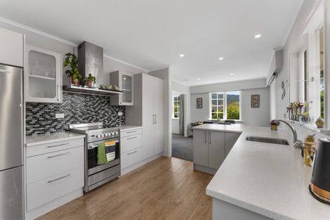 Photo of property in 15 Sunbrae Drive, Silverstream, Upper Hutt, 5019