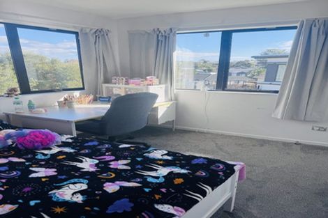 Photo of property in 3/16 Buisson Glade, West Harbour, Auckland, 0618
