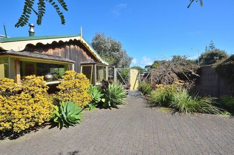 Photo of property in 4 Island View Terrace, Waikanae Beach, Waikanae, 5036
