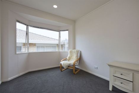Photo of property in 2/8 Bronzewing Terrace, Unsworth Heights, Auckland, 0632