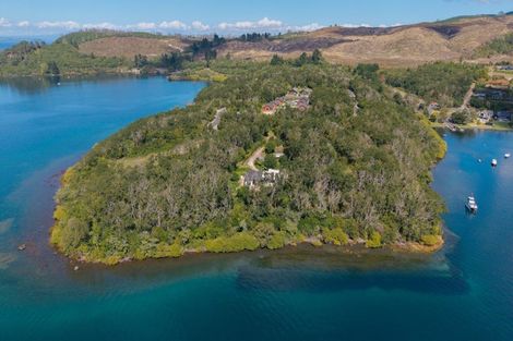 Photo of property in 32 Parawera Drive, Acacia Bay, Taupo, 3330