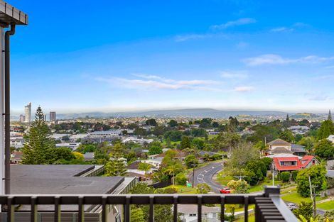 Photo of property in 402/553c Glenfield Road, Glenfield, Auckland, 0629