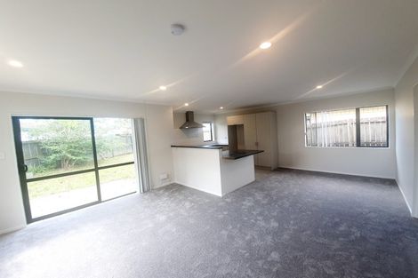 Photo of property in 2 Hamblyn Place, Ranui, Auckland, 0612
