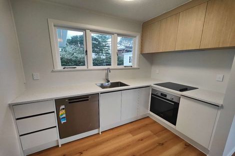 Photo of property in 48 Woodlands Crescent, Browns Bay, Auckland, 0630
