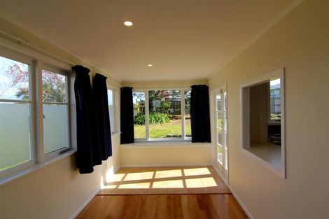Photo of property in 26 Elizabeth Drive, West Harbour, Auckland, 0618