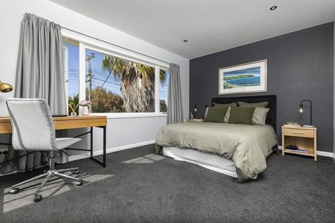 Photo of property in 1 Hanlon Crescent, Narrow Neck, Auckland, 0624