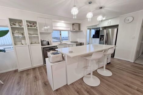 Photo of property in 1/8 Flaunty Place, West Harbour, Auckland, 0618