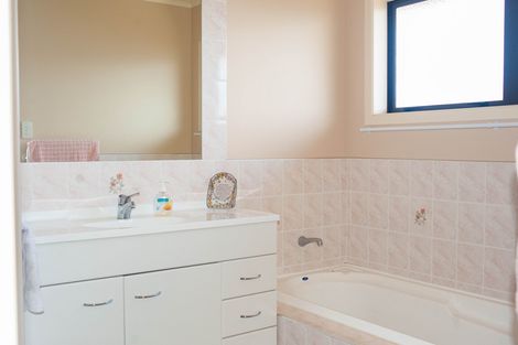 Photo of property in 87 George Melrose Drive, Te Awamutu, 3800