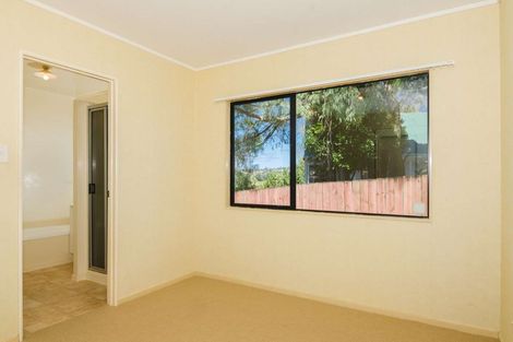 Photo of property in 10a Elizabeth Drive, West Harbour, Auckland, 0618