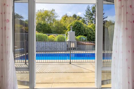 Photo of property in 5 Cameron Drive, Acacia Bay, Taupo, 3385