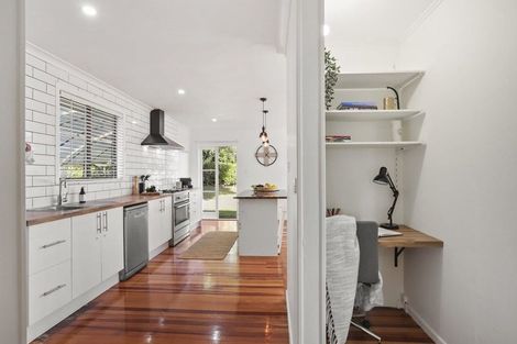 Photo of property in 5 Keats Place, Blockhouse Bay, Auckland, 0600