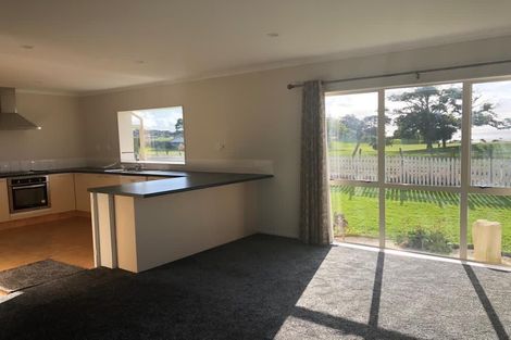 Photo of property in 15 Matilda Place, Weymouth, Auckland, 2103