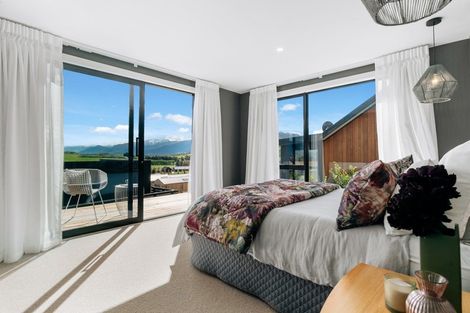 Photo of property in 19 Falconer Rise, Jacks Point, Queenstown, 9371