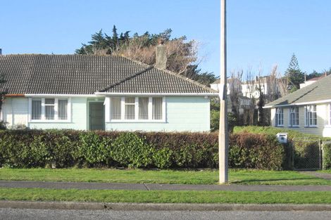 Photo of property in 17 Kapiti Crescent, Titahi Bay, Porirua, 5022