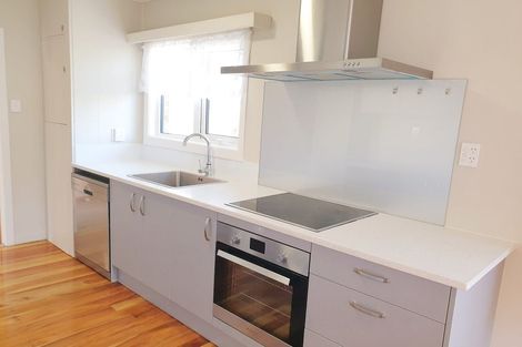 Photo of property in 2c Wendell Place, Greenlane, Auckland, 1061