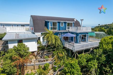 Photo of property in 14 Te Whiti Grove, Korokoro, Lower Hutt, 5012