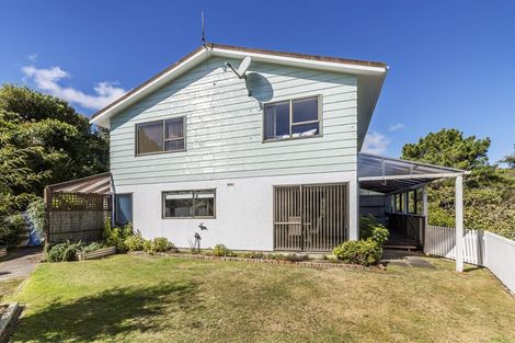 Photo of property in 20 Zande Terrace, Tawa, Wellington, 5028