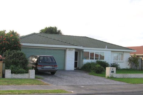 Photo of property in 90 Lakeside Drive, Orewa, 0931