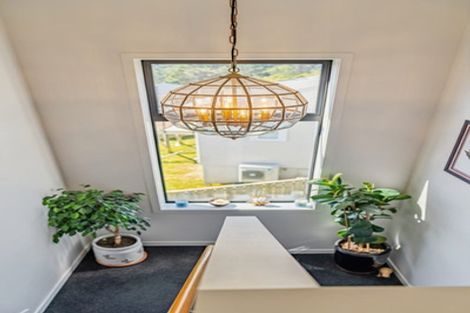 Photo of property in 3 Cirrus Close, Newlands, Wellington, 6037