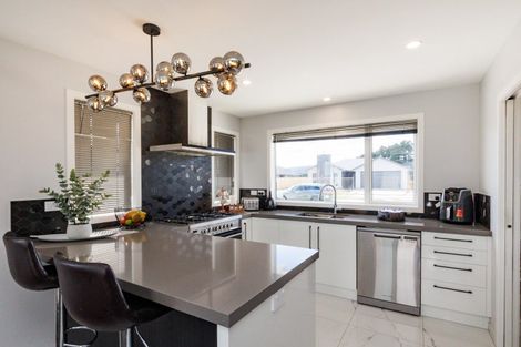 Photo of property in 47 Atlantic Drive, Fitzherbert, Palmerston North, 4410