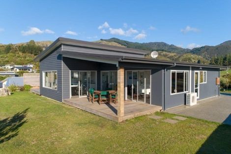 Photo of property in 16 Sandridge Terrace, Pohara, Takaka, 7183