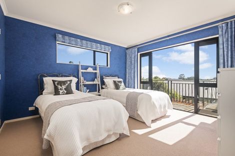 Photo of property in 8 La Lena Grove, Fitzherbert, Palmerston North, 4410