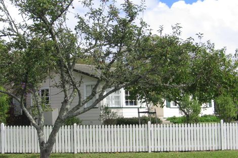 Photo of property in 49 Chilcott Road, Henderson, Auckland, 0612