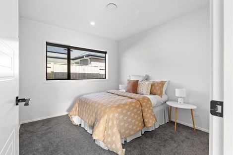 Photo of property in 42 Sardinia Grove, Fitzherbert, Palmerston North, 4410