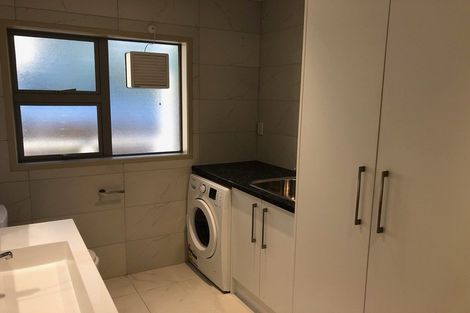 Photo of property in 25 Darren Crescent, Half Moon Bay, Auckland, 2012