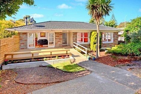 Photo of property in 2/527 Glenfield Road, Glenfield, Auckland, 0629