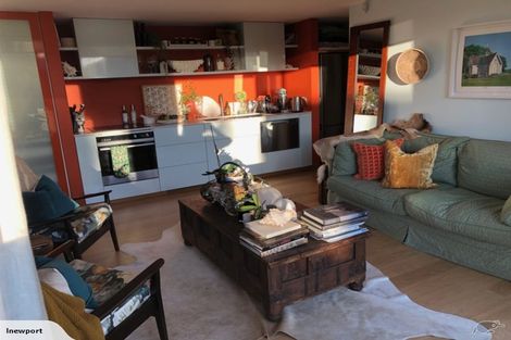 Photo of property in 2a Kiwi Esplanade, Mangere Bridge, Auckland, 2022