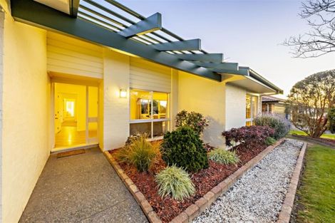 Photo of property in 21 Crescent Hills Court, Northpark, Auckland, 2013