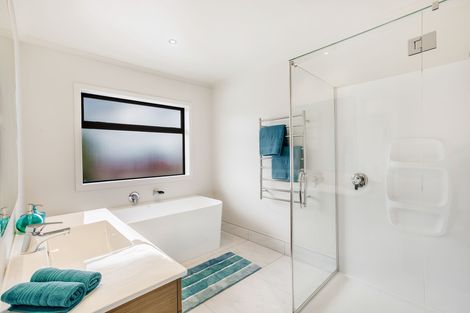 Photo of property in 15 Redmount Place, Red Hill, Papakura, 2110