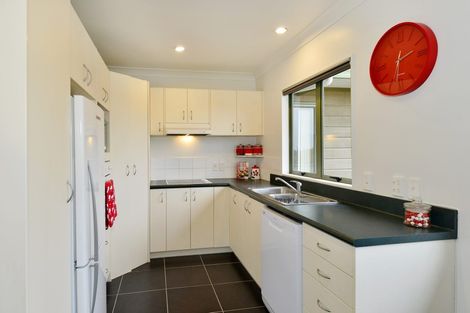 Photo of property in 1/13 Sunnynook Road, Forrest Hill, Auckland, 0620