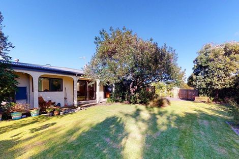 Photo of property in 16 Arataki Grove, Waitarere Beach, Levin, 5510