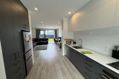 Photo of property in 19 Leo Waikari Crescent, Wallaceville, Upper Hutt, 5018