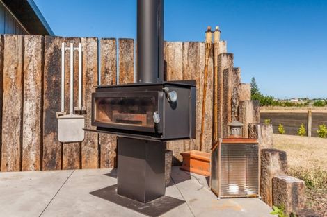 Photo of property in 18 Story Street, Foxton Beach, Foxton, 4815