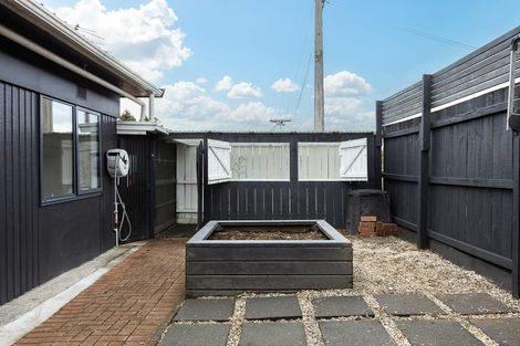 Photo of property in 1/125a Birkdale Road, Birkdale, Auckland, 0626