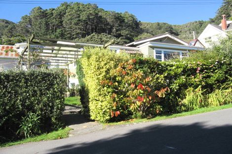 Photo of property in 3 Manuka Terrace, Eastbourne, Lower Hutt, 5013