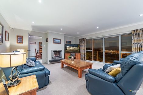 Photo of property in 34 Arahiwi Grove, Tirohanga, Lower Hutt, 5010