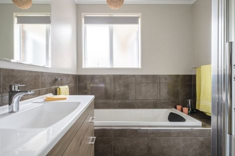 Photo of property in 13 Ruth Street, Riverdale, Gisborne, 4010