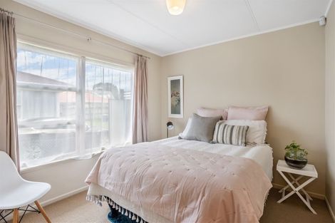 Photo of property in 2/1 Ocean View Road, Hillcrest, Auckland, 0627