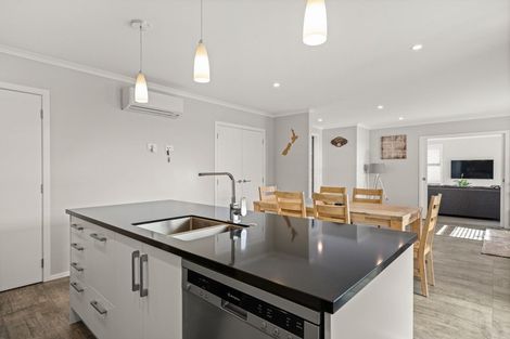 Photo of property in 10 Ponga Place, Papamoa Beach, Papamoa, 3118