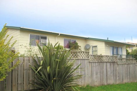 Photo of property in 15 Tobago Crescent, Grenada North, Wellington, 5028