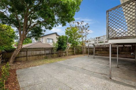 Photo of property in 1/95 Sylvan Avenue, Northcote, Auckland, 0627